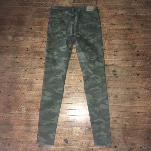 American Eagle camo distressed size 4 jeggings - Picture 3 of 3